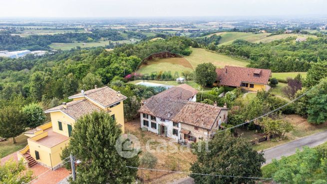 Casa bi/trifamiliare in residenziale in Strada Senza Nome