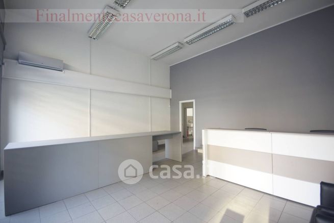 Ufficio in commerciale in Via Mantovana 89 d