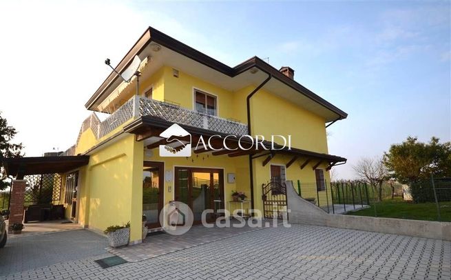 Casa indipendente in residenziale in