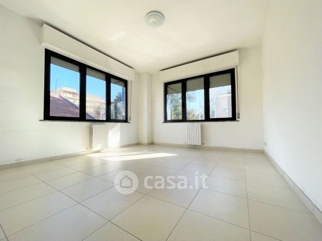 Ufficio in commerciale in Via del Circuito 82