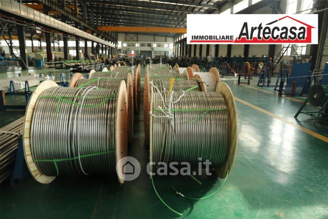 Capannone in commerciale in 