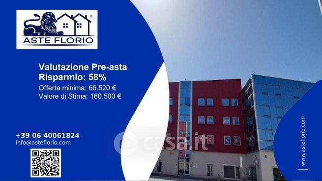 Ufficio in commerciale in Via Morolense