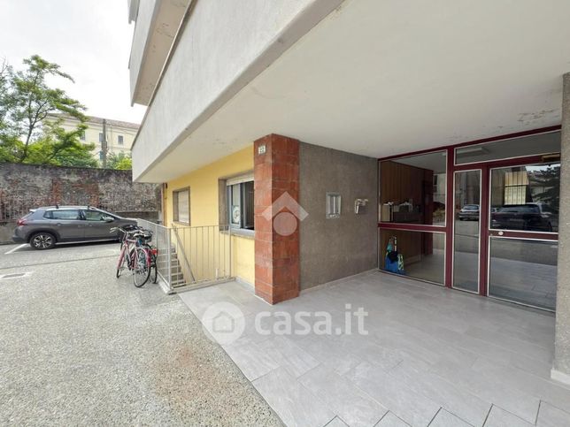 Capannone in commerciale in Via Cuniberti 22