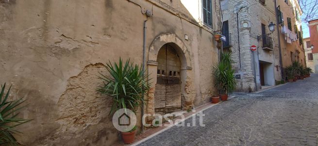 Box/posto auto in residenziale in Via Vincenzo Bellini 27