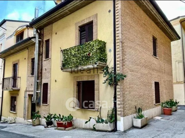 Appartamento in residenziale in Via Locatelli 3