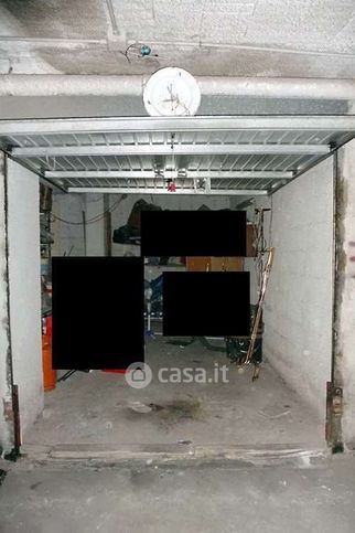 Box/posto auto in residenziale in Via Enrico de Nicola 3