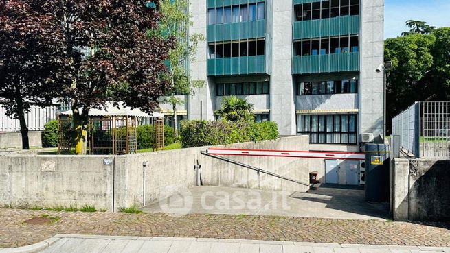 Garage/posto auto in residenziale in Via Lodovico Uccellis