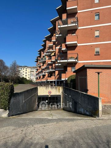 Box/posto auto in residenziale in Via Genova 51