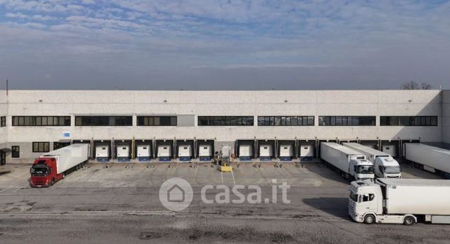 Capannone in commerciale in Via Ettore Majorana