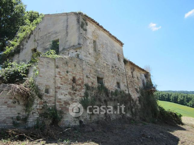 Rustico/casale in residenziale in Contrada Camera di Fermo