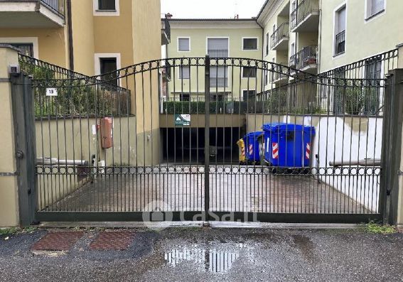 Garage/posto auto in residenziale in Viale Partigiani 19