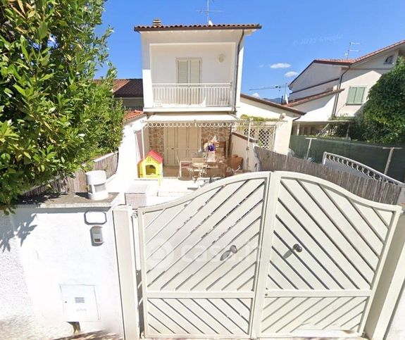 Villa in residenziale in Via A. Ponchielli 38