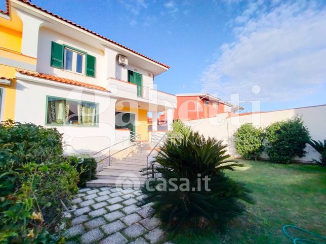 Villa in residenziale in Via Staffetta 201