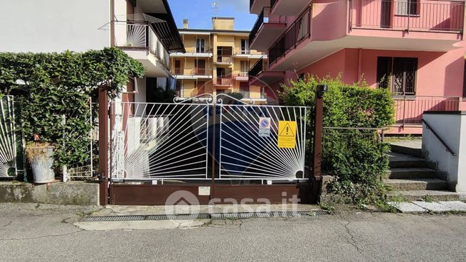 Garage/posto auto in residenziale in Via Carso 5