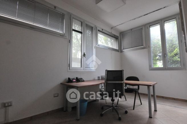 Ufficio in commerciale in Via Bonazzi 5