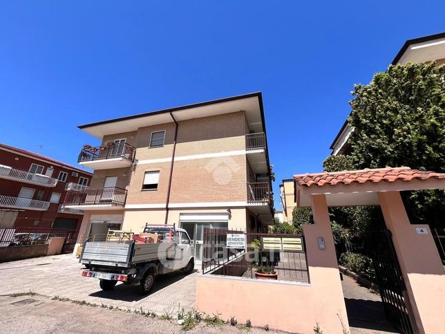 Appartamento in residenziale in Via Basilicata 4