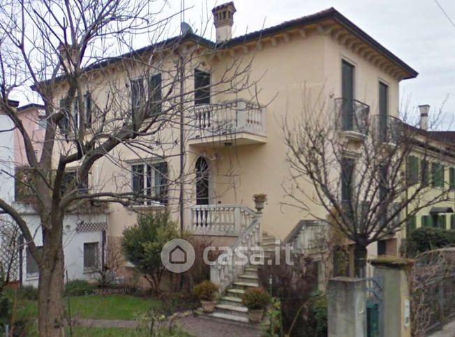 Villa in residenziale in Via Arturo Graf 1