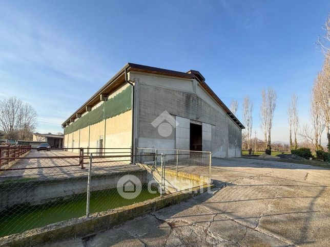 Capannone in commerciale in Via S. MARCHINO 21