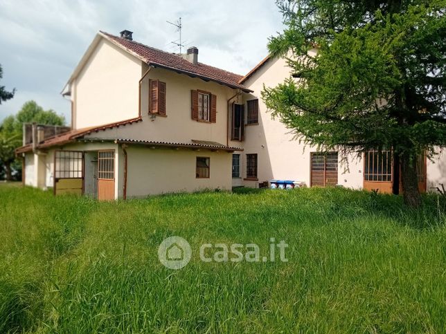 Casa indipendente in residenziale in Strada Regionale 29 142 -144