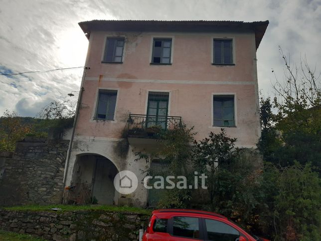 Casa indipendente in residenziale in Frazione Armati 16