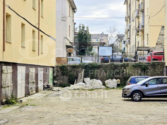 Box/posto auto in residenziale in Corso Giuseppe Garibaldi 89