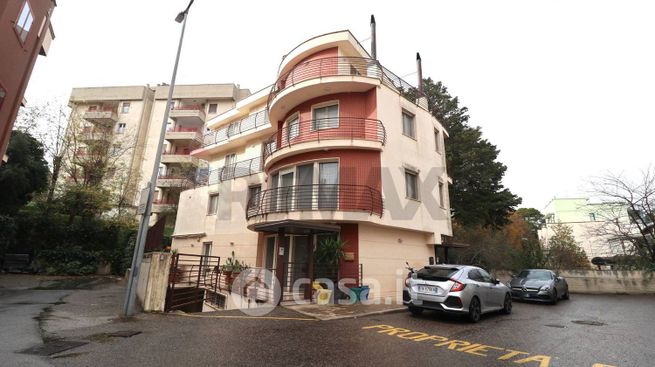 Casa indipendente in residenziale in 
