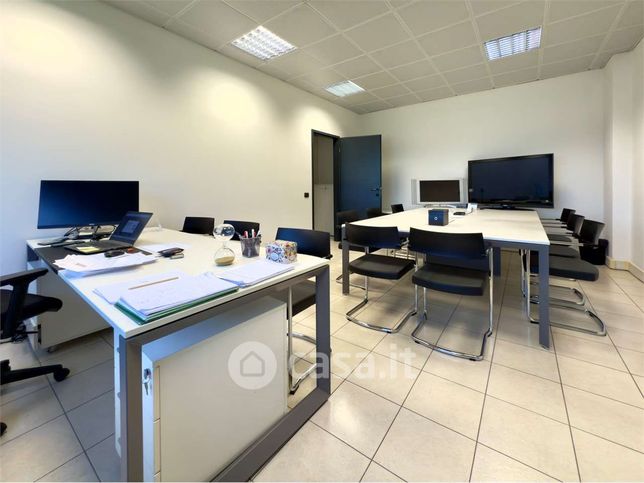 Ufficio in commerciale in Via Venezia