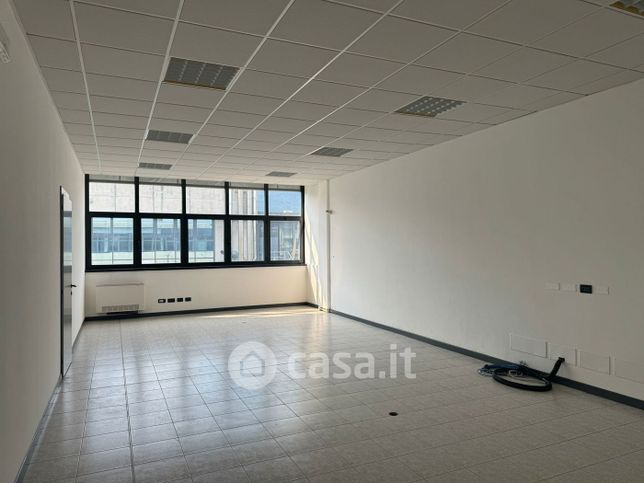 Ufficio in commerciale in Via del Commercio 6