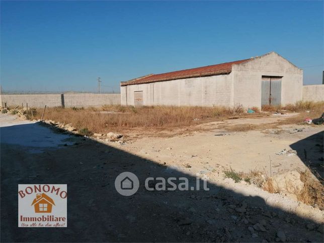 Capannone in commerciale in 