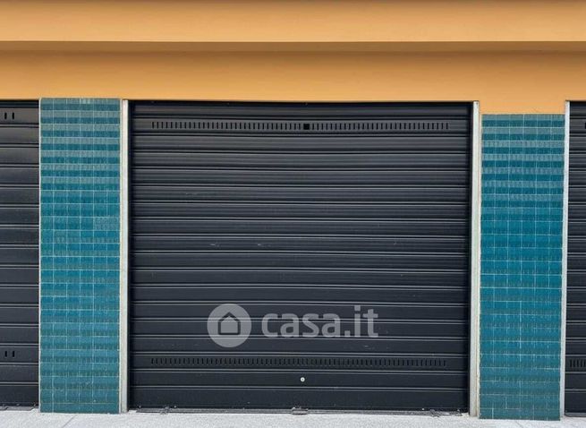 Box/posto auto in residenziale in Via Calabria 5