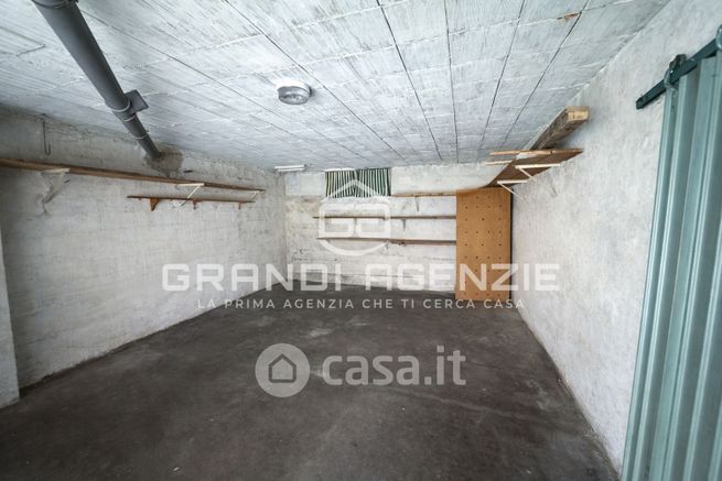 Box/posto auto in residenziale in Via Molinara 10