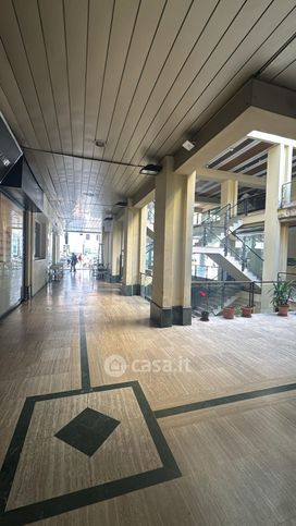 Negozio/locale commerciale in commerciale in Via Appia Nuova 41