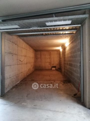 Box/posto auto in residenziale in Via I Maggio