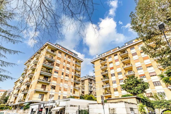 Appartamento in residenziale in Via Luigi Lilio 109