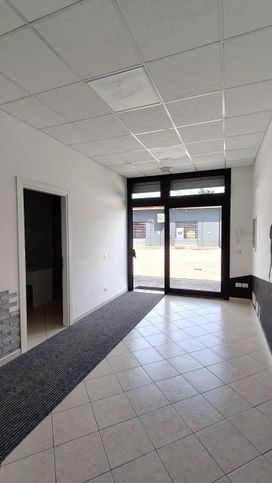 Negozio/locale commerciale in commerciale in Via Chiappini