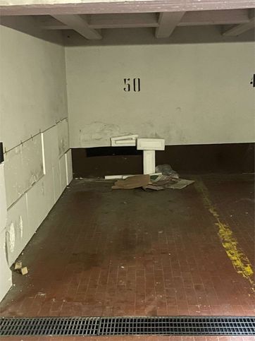 Box/posto auto in residenziale in Via Luigi Canonica 59