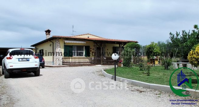 Villa in residenziale in Strada Bassianese
