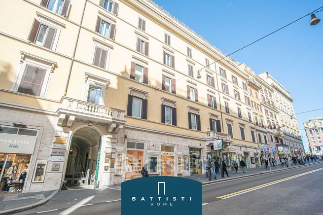Ufficio in commerciale in Via del Tritone