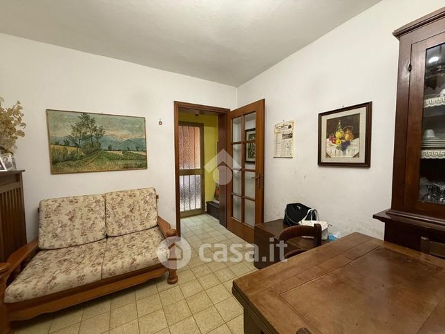 Casa indipendente in residenziale in 