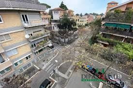 Box/posto auto in residenziale in Via Eleonora Duse 2