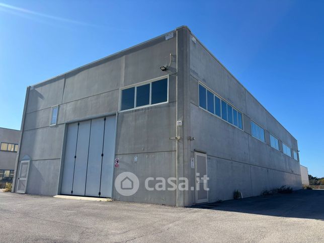 Capannone in commerciale in Via Felice Pascucci