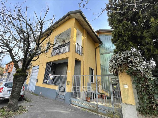 Ufficio in commerciale in 