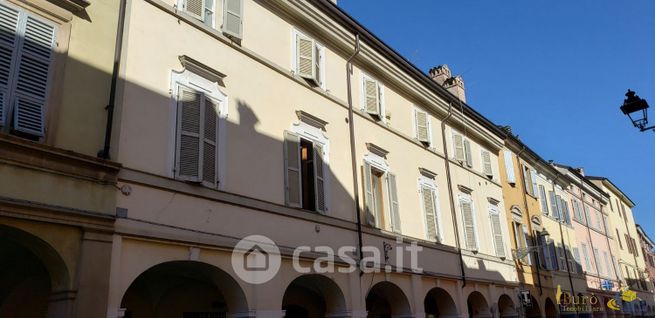 Negozio/locale commerciale in commerciale in Borgo delle Colonne