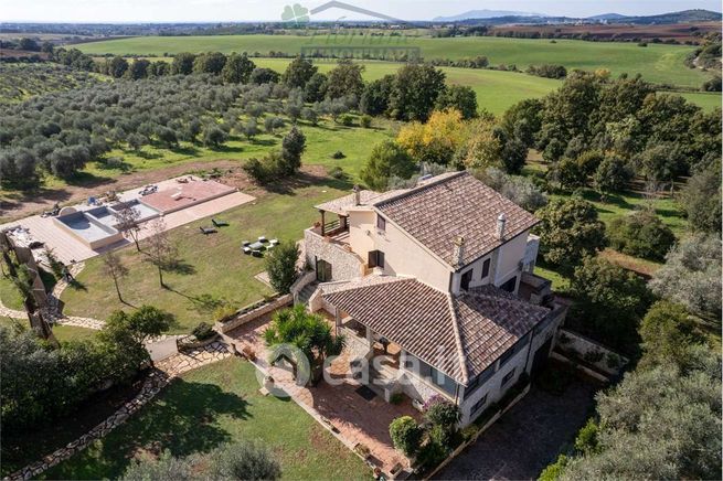 Villa in residenziale in Strada Querciolare