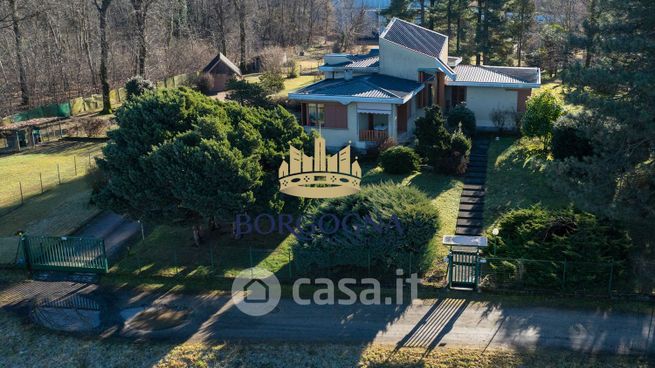 Villa in residenziale in Via Monte San Martino 102