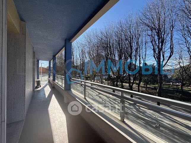 Appartamento in residenziale in Lungolario Luigi Cadorna 23