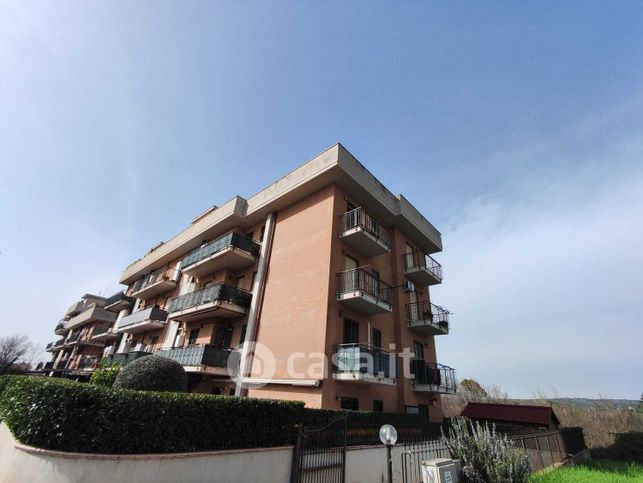 Box/posto auto in residenziale in Via Delle Gardenie 7