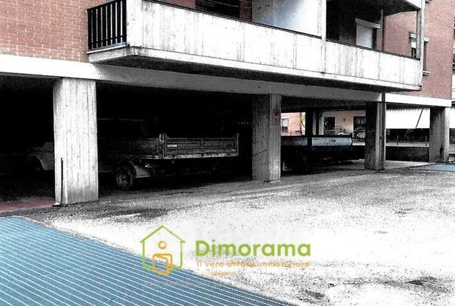 Box/posto auto in residenziale in Via Sicilia 37