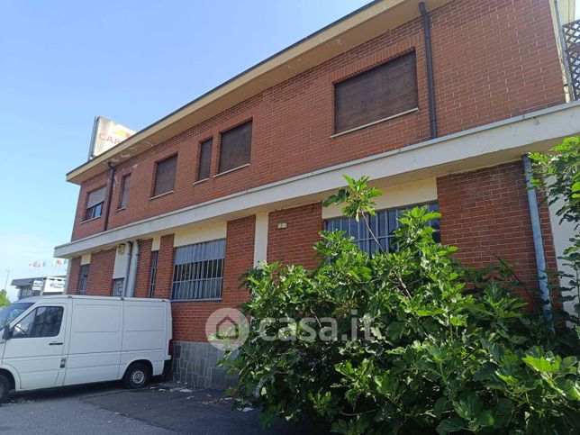 Capannone in commerciale in Lungo Stura Lazio 131