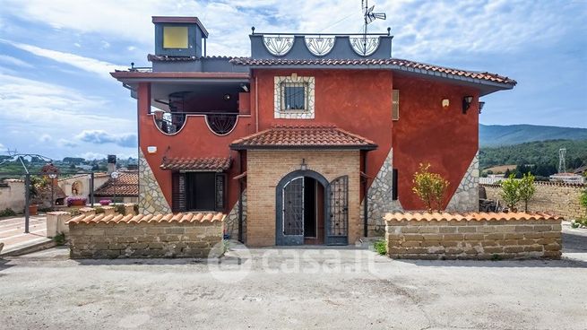 Villa in residenziale in colle pastora